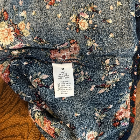 Navy Floral Tank Size M - Picture 5 of 6